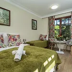 Zamorski By The Sea Bed & Breakfast 3*