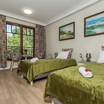 Zamorski By The Sea Bed & Breakfast 3*