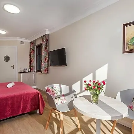 Zamorski By The Sea Bed & Breakfast